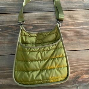 Ahdorned Puffy Style Messenger Bag